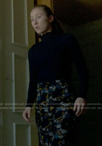 Becky’s ruffled neck top and printed pants on Chloe