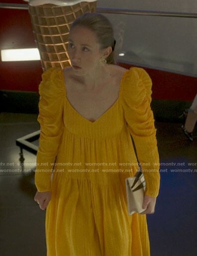 Becky’s orange puff sleeve dress on Chloe