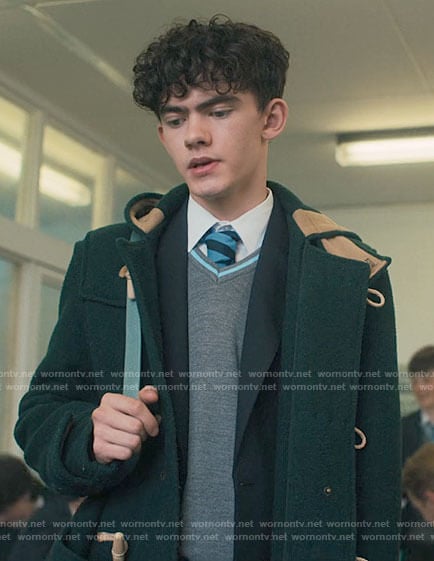 Charlie’s green toggle coat and blue backpack on Heartstopper