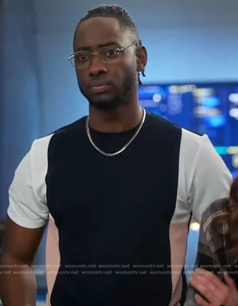 Chester’s colorblock t-shirt on The Flash