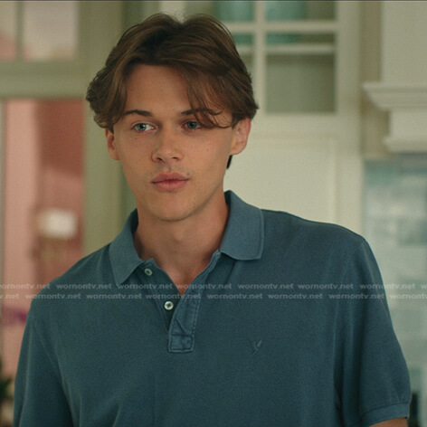 Conrad’s grey polo shirt on The Summer I Turned Pretty