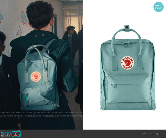 Fjallraven Kanken Backpack in Sky Blue worn by Charlie Spring (Joe Locke) on Heartstopper