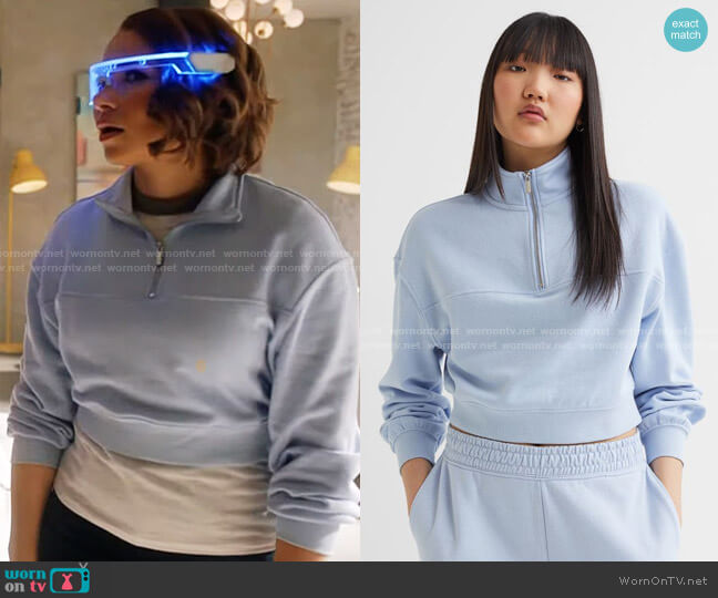 H&M Half Zip Sweatshirt in Light Blue worn by Nora West-Allen (Jessica Parker Kennedy) on The Flash
