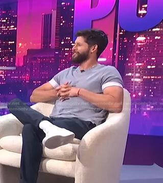 Hunter March’s grey tee on E! News Nightly Pop
