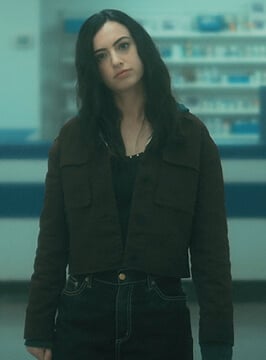 Jayme’s black contrast stitch jeans on The Umbrella Academy