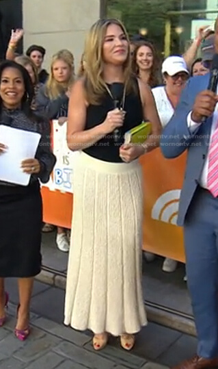 Jenna’s ivory ribbed knit skirt on Today