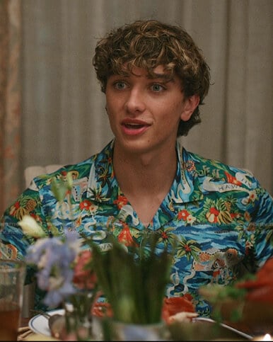 Jeremiah’s blue aloha shirt on The Summer I Turned Pretty