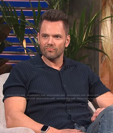 Joel McHale’s navy textured knit shirt on E! News Daily Pop