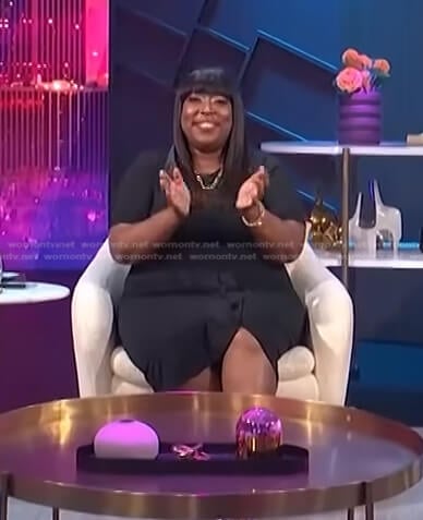 Loni’s black short sleeve dress on E! News Nightly Pop