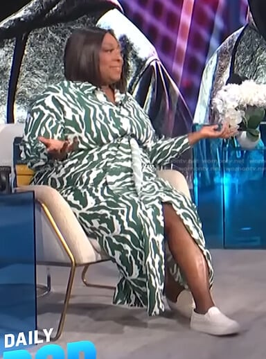 Loni’s green animal print shirtdress on E! News Daily Pop
