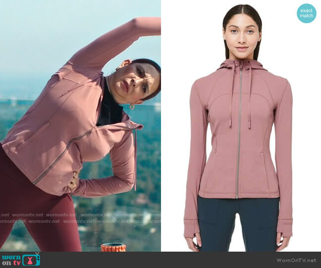 Lululemon Hooded Define Jacket in Quicksand worn by Molly Novak (Maya Rudolph) on Loot