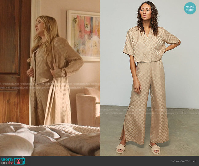 Lunya Washable Silk Checkered Jacquard High Rise Pant Set worn by Amanda Carrington (Eliza Bennett) on Dynasty
