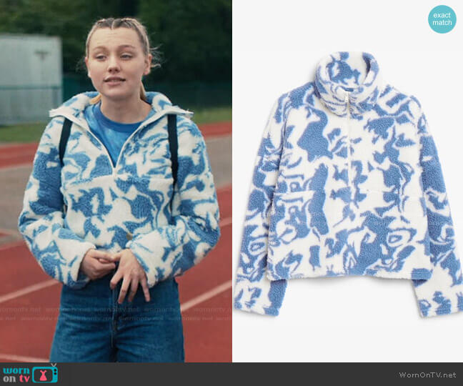 Monki Amalia Swirl Print Sweater worn by Darcy Olsson (Kizzy Edgell) on Heartstopper