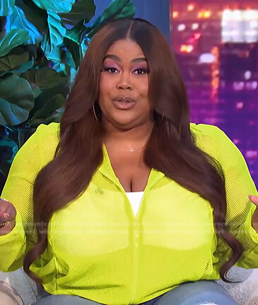 Nina’s yellow mesh jacket and jeans on E! News Nightly Pop