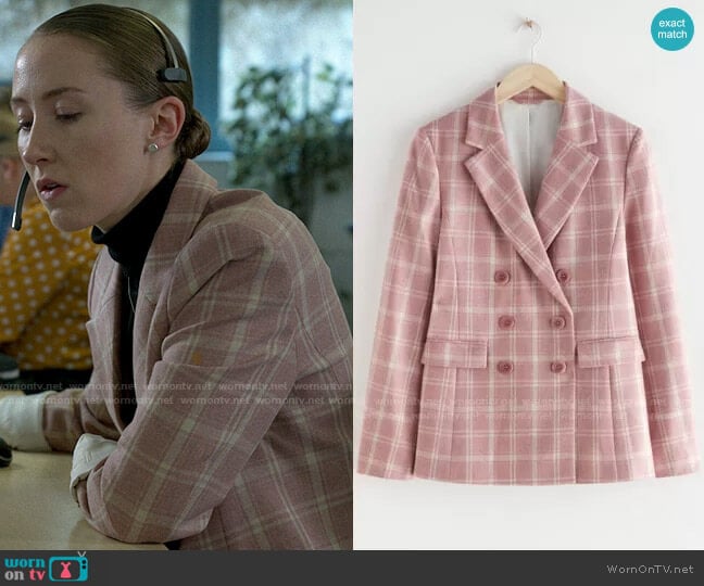 & Other Stories Relaxed Double Breasted Wool Blend Blazer worn by Becky Green (Erin Doherty) on Chloe