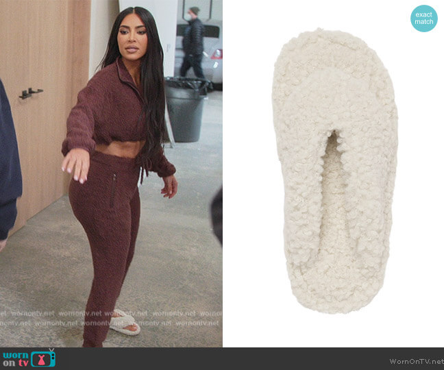 Skims Teddy Slippers worn by Kim Kardashian (Kim Kardashian) on The Kardashians