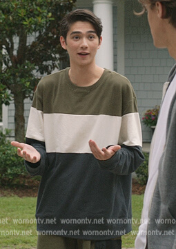 Steve’s colorblock sweater on The Summer I Turned Pretty