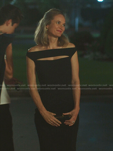 Susannah’s black cut out dress on The Summer I Turned Pretty