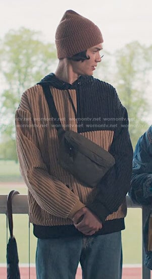 Tao’s colorblock corduroy hoodie on Heartstopper