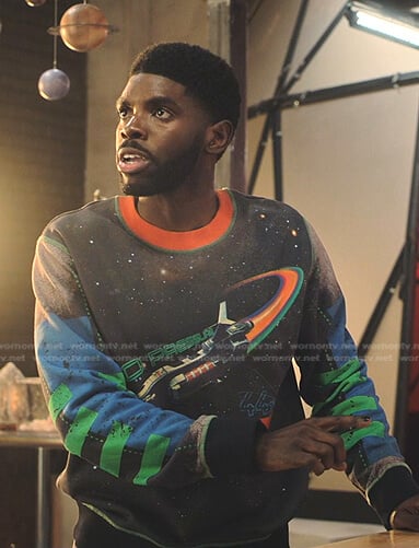 Tom’s No Pressure spaceship sweatshirt on Tom Swift