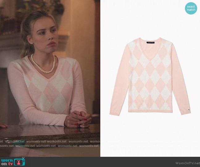 Tommy Hilfiger Essential Argyle Sweater worn by Elinor (Gracie Dzienny) on First Kill