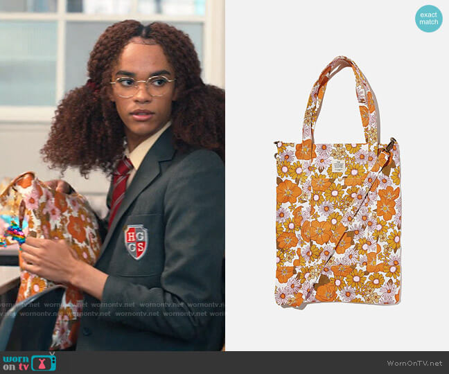 Typo Book Tote Bag worn by Elle Argent (Yasmin Finney) on Heartstopper