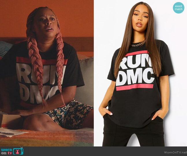 Boohoo Licence Print T-shirt worn by Phoebe (Phoebe Robinson) on Everythings Trash