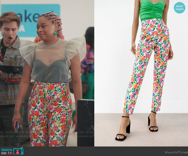 Zara Multicolored High-Waist Trousers worn by Phoebe (Phoebe Robinson) on Everythings Trash