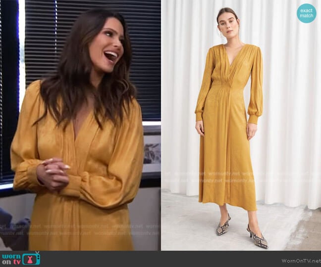 & Other Stories Ruched Jacquard Midi Dress worn by Jennifer Lahmer on Extra