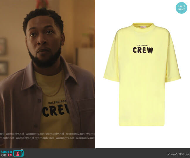 Balenciaga Oversize Crew Print Coton T-shirt worn by Emmett (Jacob Latimore) on The Chi