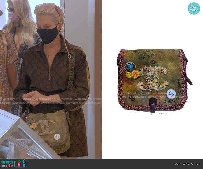 Chanel Graffiti Crossbody bag worn by Dorinda Medley on The Real Housewives Ultimate Girls Trip