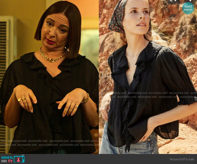 Doen Henri Top in Black worn by Molly Novak (Maya Rudolph) on Loot