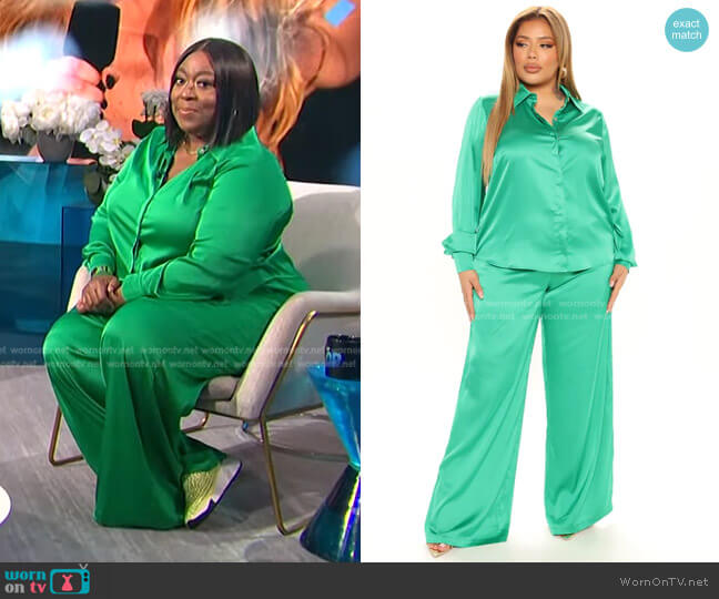 Fashion Nova Office Flirt Satin Pant Set 33 in Kelly Green worn by Loni Love on E! News