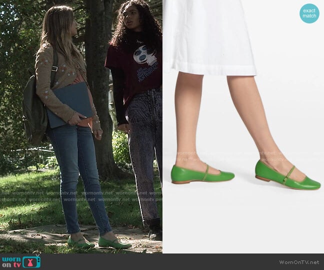 Frances Valentine Jude Mary Jane Leather Flat Green worn by Imogen Adams (Bailee Madison) on Pretty Little Liars Original Sin