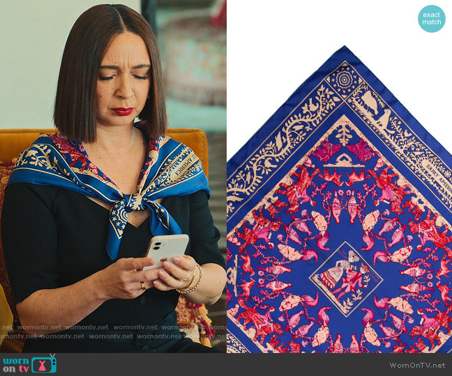 Hermès Early America Silk Scarf worn by Molly Novak (Maya Rudolph) on Loot