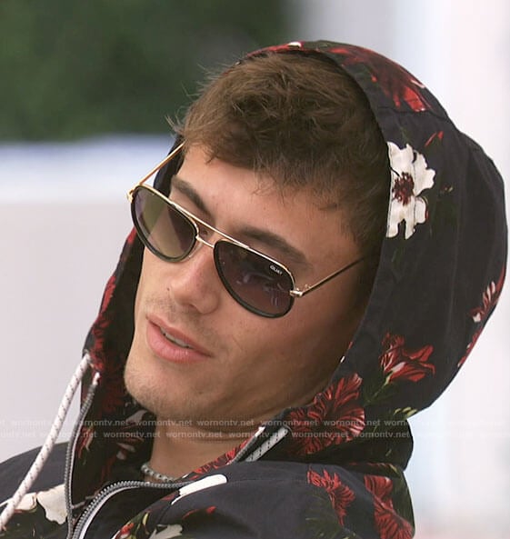 Isaiah’s aviator sunglasses on Love Island USA