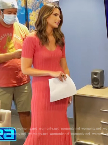 Jennifer’s pink ribbed scoop neck dress on Extra