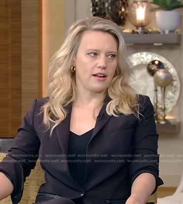 Kate McKinnon’s black blazer on Live with Kelly and Ryan