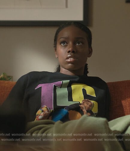 Kiesha’s black TLC graphic tee on The Chi
