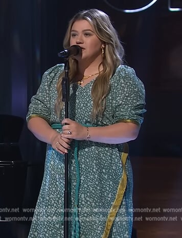 Kelly’s green printed wrap dress on The Kelly Clarkson Show