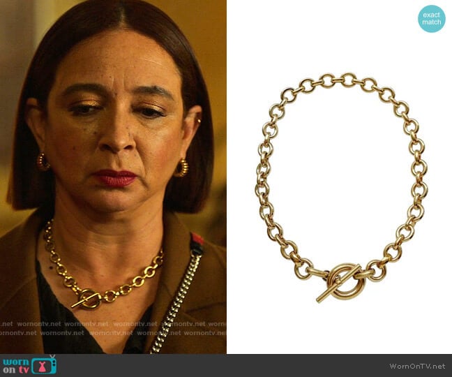 Laura Lombardi Portrait Collar Necklace worn by Molly Novak (Maya Rudolph) on Loot