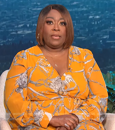 Loni’s yellow chain print maxi dress on E! News Daily Pop