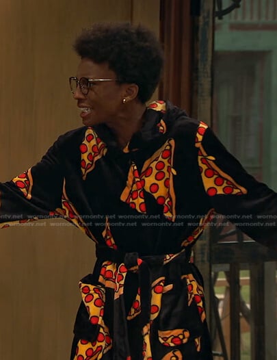 Noah’s black pizza print fleece robe on Bunkd