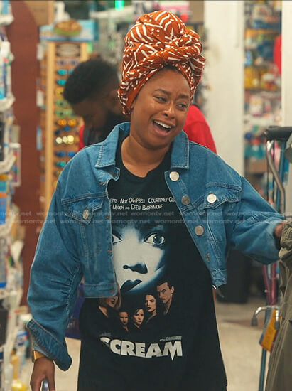 Phoebe’s black Scream movie poster print tee on Everythings Trash