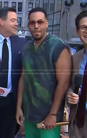 Romeo Santos’s green print vest on Today