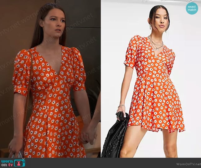 Topshop Floral V-Neck Swing Tea Dress in Red worn by Esme (Avery Kristen Pohl) on General Hospital