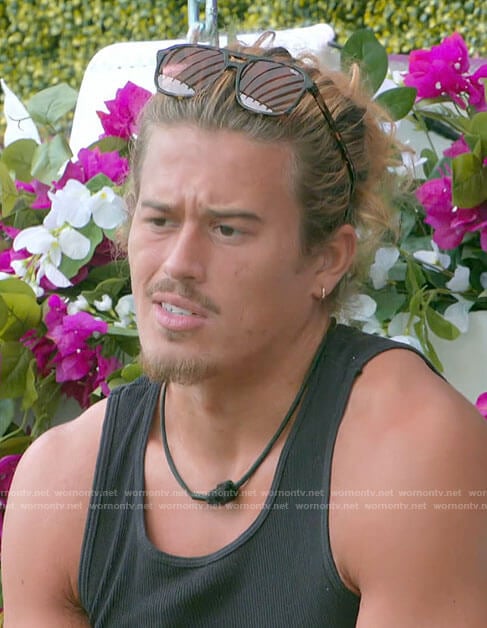 Tyler’s tortoiseshell sunglasses on Love Island USA