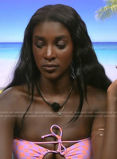 Zeta’s checkerboard swimsuit on Love Island USA
