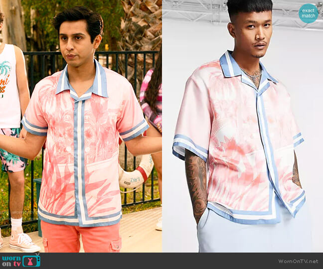 Bershka Shirt with Border Print in Salmon worn by Carlos Rodriguez (Frankie A. Rodriguez) on High School Musical The Musical The Series