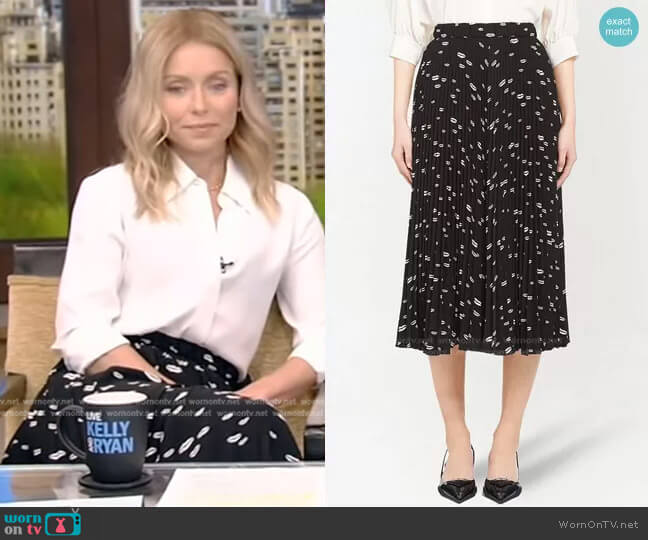 Prada Lips Print Pleated Skirt worn by Kelly Ripa on Live with Kelly and Mark